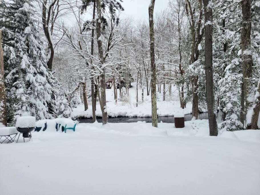 On The Water In The Poconos Relax @ The Holiday home *