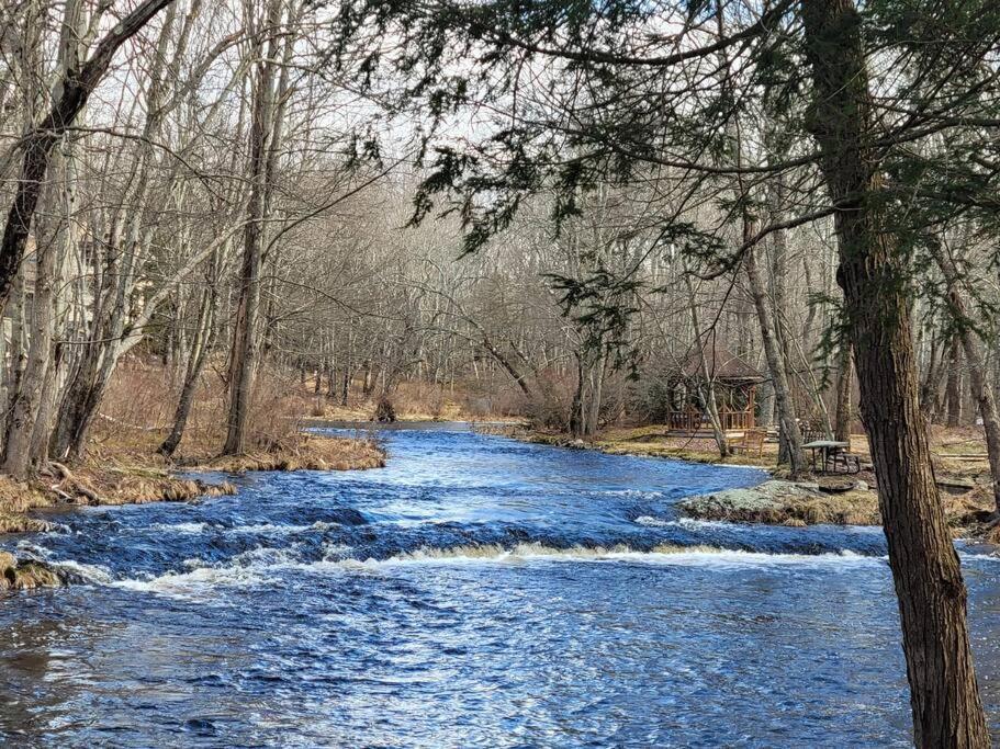 On The Water In The Poconos Relax @ The * Locust Lakes Village