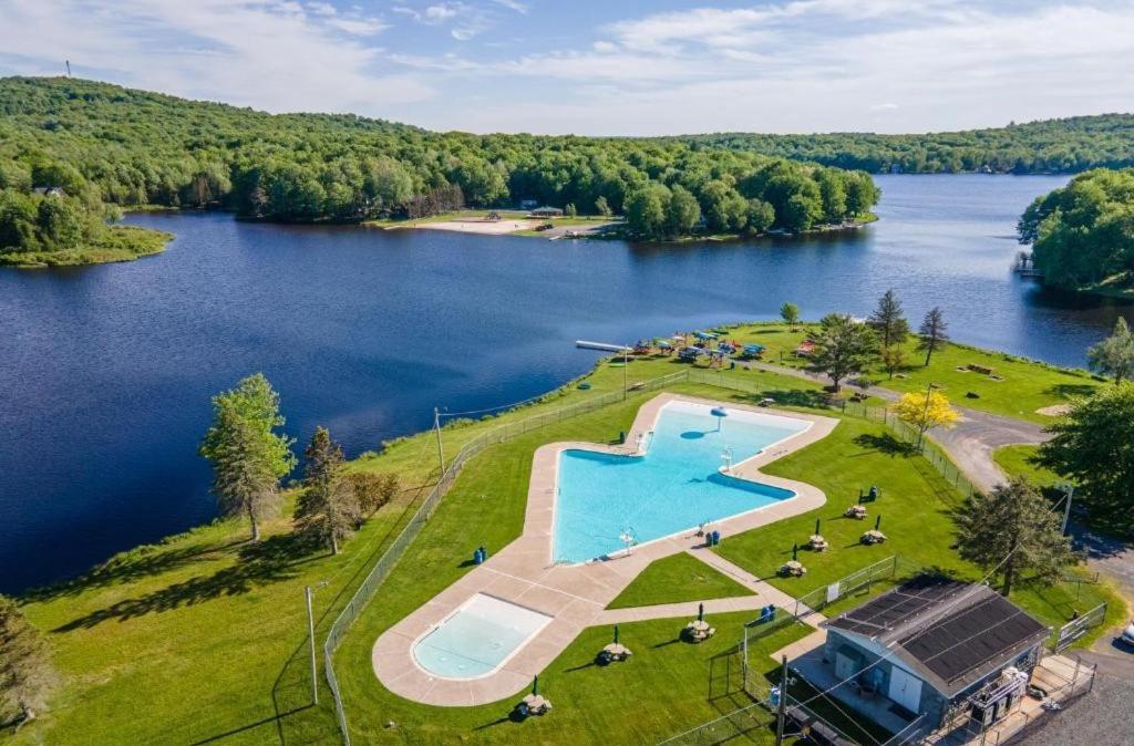 Holiday home On The Water In The Poconos Relax @ The Locust Lakes Village